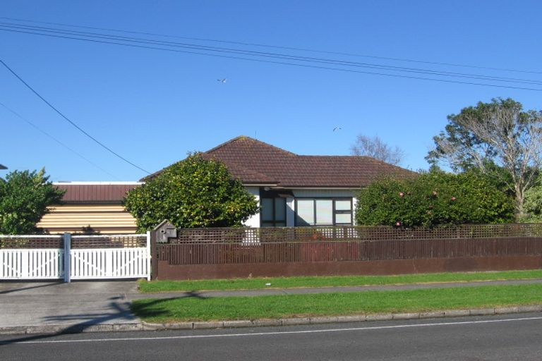 Photo of property in 4 Caspar Road, Papatoetoe, Auckland, 2025