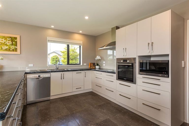 Photo of property in 17 Gosling Crescent, Halswell, Christchurch, 8025