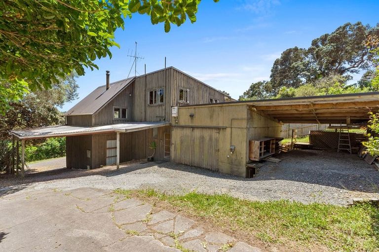 Photo of property in 352 Motutara Road, Muriwai, 0881