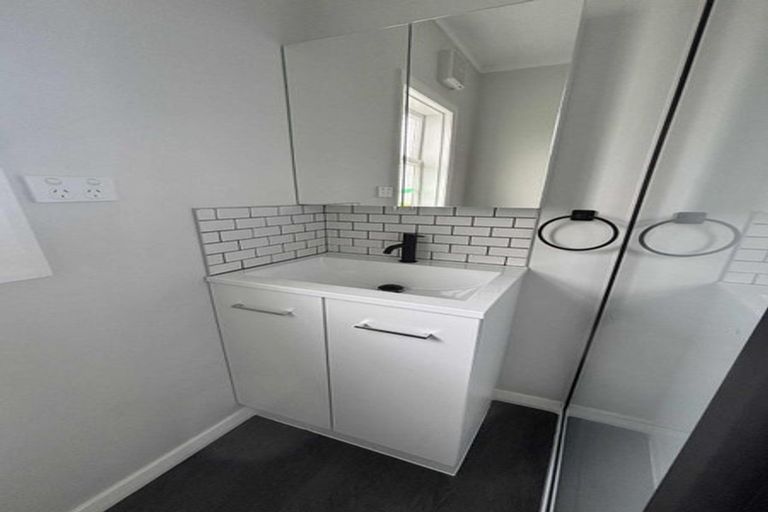 Photo of property in 88 Victoria Street, Carterton, 5713