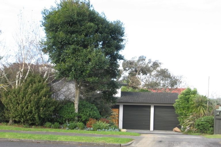 Photo of property in 16 Carnoustie Drive, Wattle Downs, Auckland, 2103