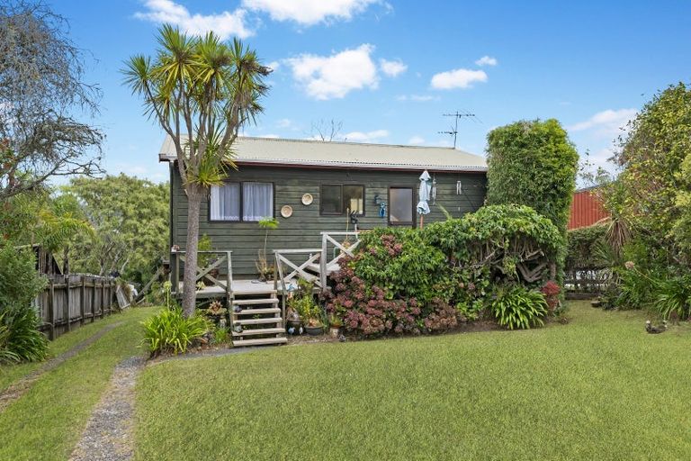 Photo of property in 11a John Road, Stanmore Bay, Whangaparaoa, 0932