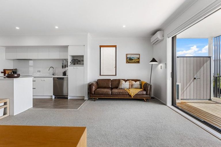 Photo of property in 16 Raranga Lane, Hobsonville, Auckland, 0616