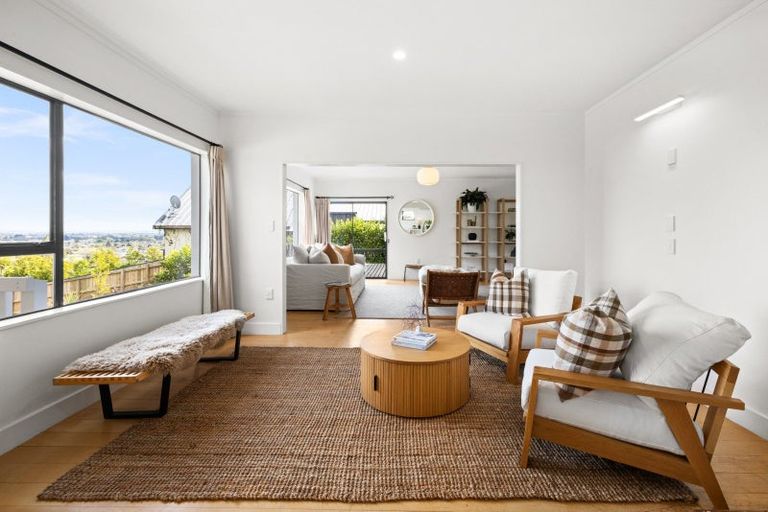 Photo of property in 42 Busby Hill, Havelock North, 4130