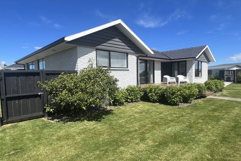 Photo of property in 13 Skerten Avenue, Hornby, Christchurch, 8042