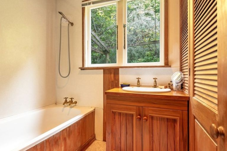 Photo of property in 27 Baroda Street, Khandallah, Wellington, 6035