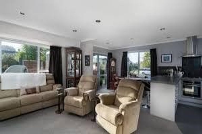 Photo of property in 7 Reeves Road, Acacia Bay, Taupo, 3330