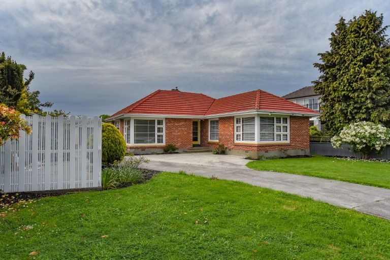 Photo of property in 10 Mappleton Avenue, Burnside, Christchurch, 8053
