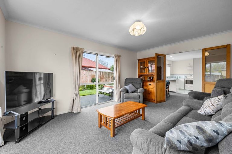 Photo of property in 2/9 Showgate Avenue, Sockburn, Christchurch, 8042