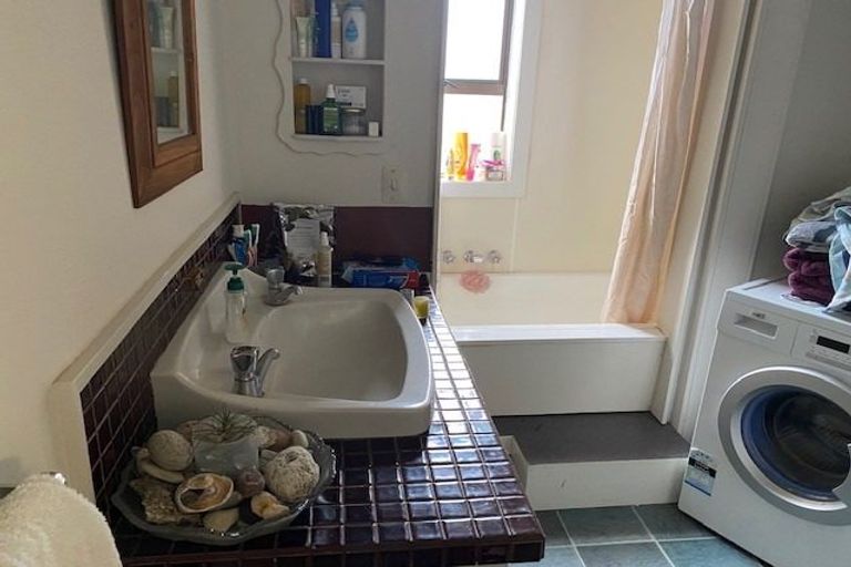 Photo of property in 1100 Karamu Road North, Mayfair, Hastings, 4122