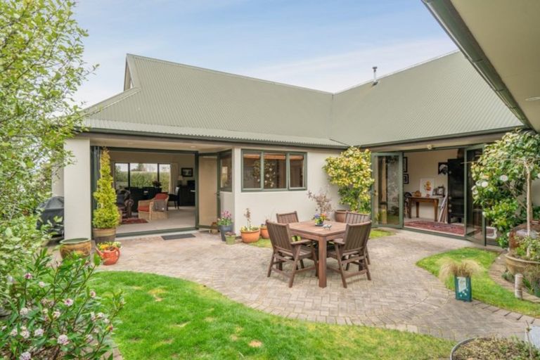 Photo of property in 1 Kips Way, Rangatira Park, Taupo, 3330