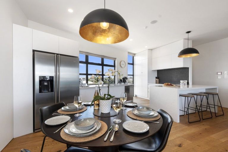 Photo of property in 211 Marine Parade, Mount Maunganui, 3116