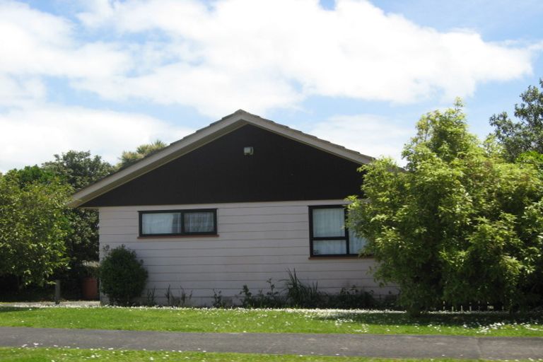 Photo of property in 30 Kopara Place, Clendon Park, Auckland, 2103