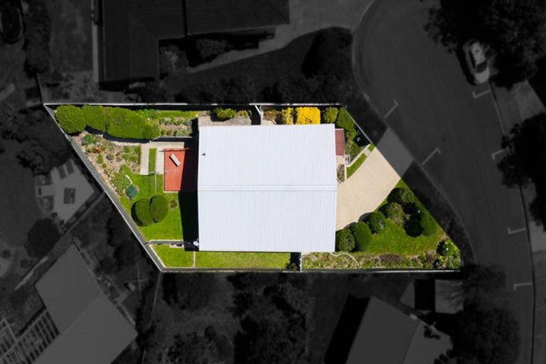 Photo of property in 2 Windermeer Grove, Churton Park, Wellington, 6037