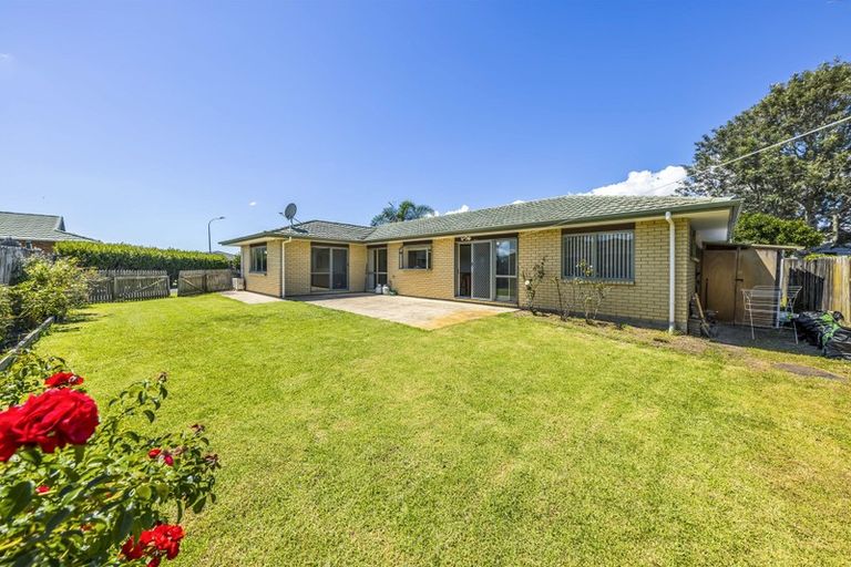 Photo of property in 22 Matilda Place, Weymouth, Auckland, 2103