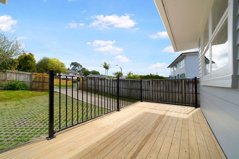 Photo of property in 6 Cajero Place, Green Bay, Auckland, 0604