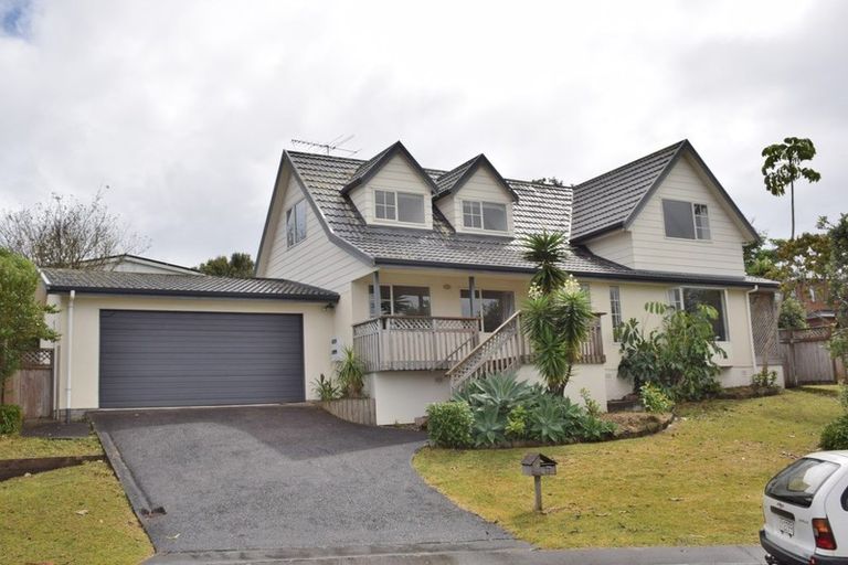 Photo of property in 13 Noel Williams Place, Windsor Park, Auckland, 0630
