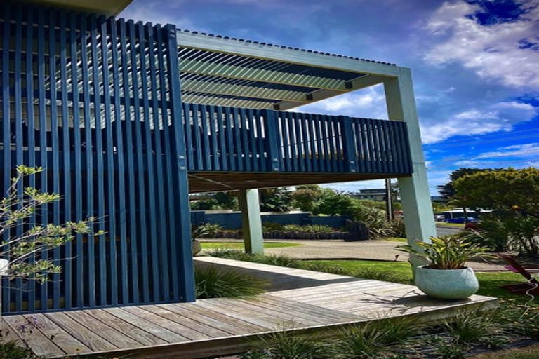 Photo of property in 21 Tindalls Bay Road, Tindalls Beach, Whangaparaoa, 0930