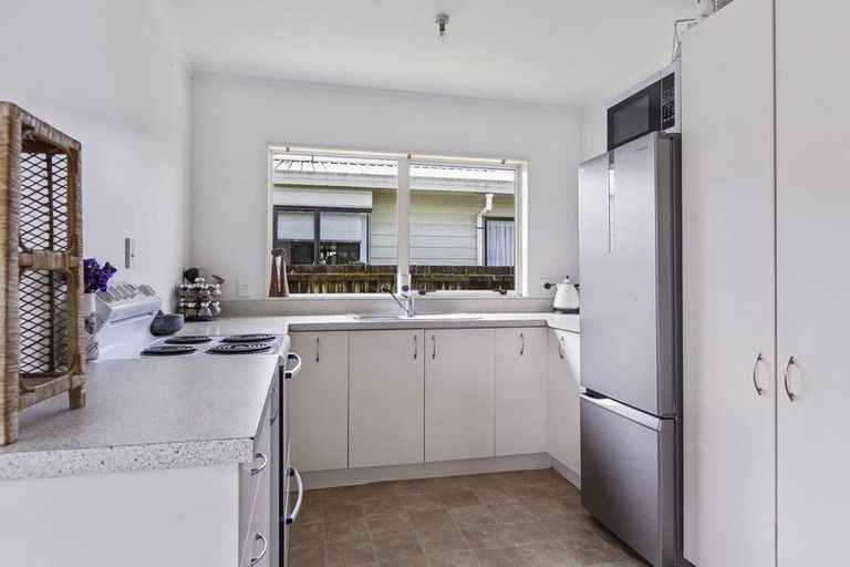 Photo of property in 2/14 Graham Road, Conifer Grove, Takanini, 2112