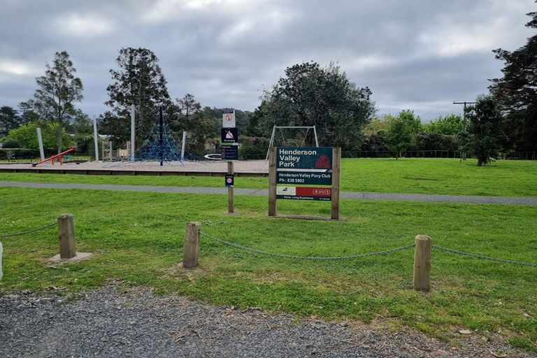 Photo of property in 3/176 Henderson Valley Road, Henderson, Auckland, 0612