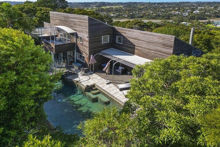 Photo of property in 32 Te Araroa Drive, Paremoremo, Auckland, 0632