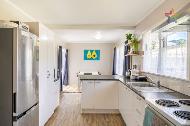 Photo of property in 5 Willow Grove, Wainuiomata, Lower Hutt, 5014