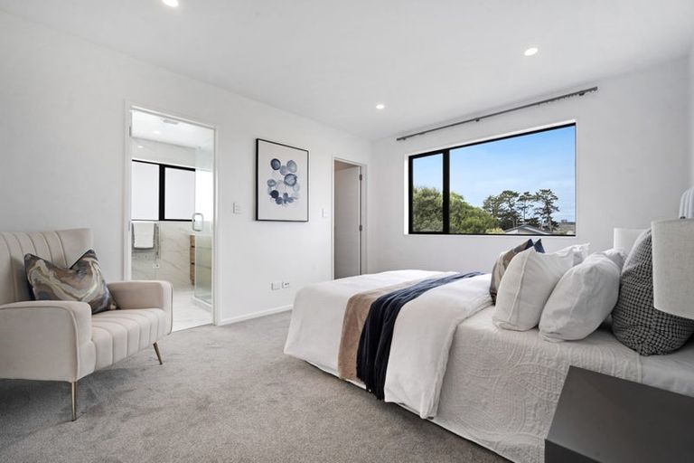 Photo of property in 16 Gosford Drive, Botany Downs, Auckland, 2010