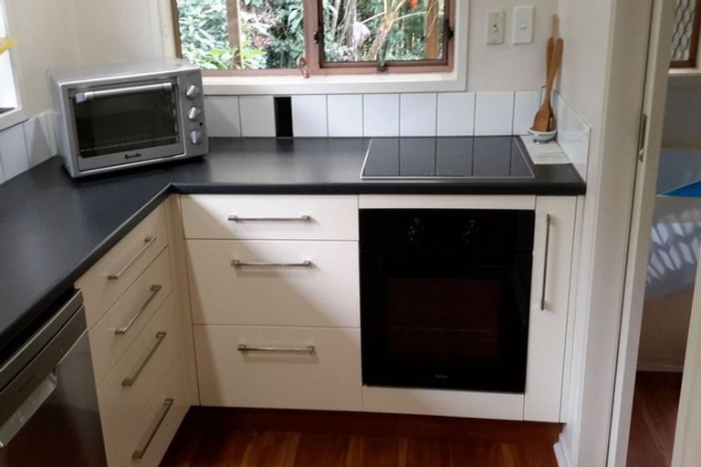 Photo of property in 8b Walpole Avenue, Hillpark, Auckland, 2102