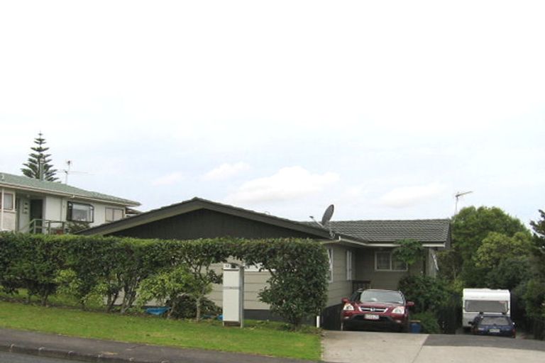 Photo of property in 13 Realm Place, Massey, Auckland, 0614