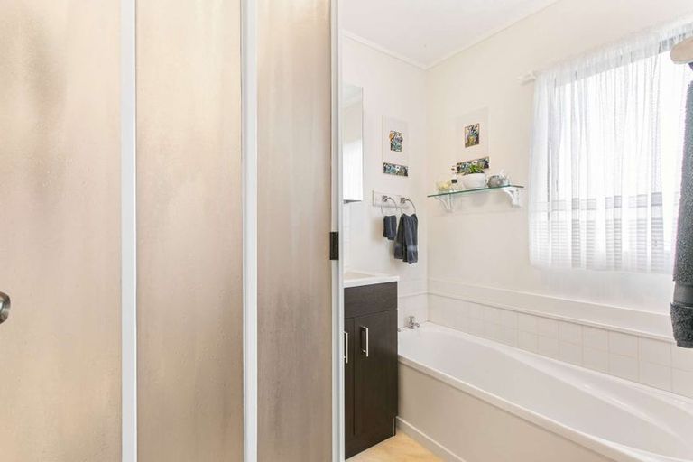 Photo of property in 1 Barcroft Place, Clendon Park, Auckland, 2103