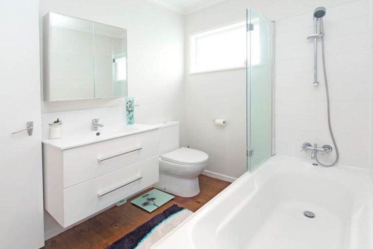 Photo of property in 11 Blanc Road, Silverdale, 0932