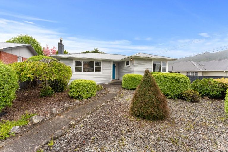 Photo of property in 41 Totara Park Road, Clouston Park, Upper Hutt, 5018