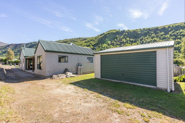 Photo of property in 24 Cornwall Street, Arrowtown, 9302