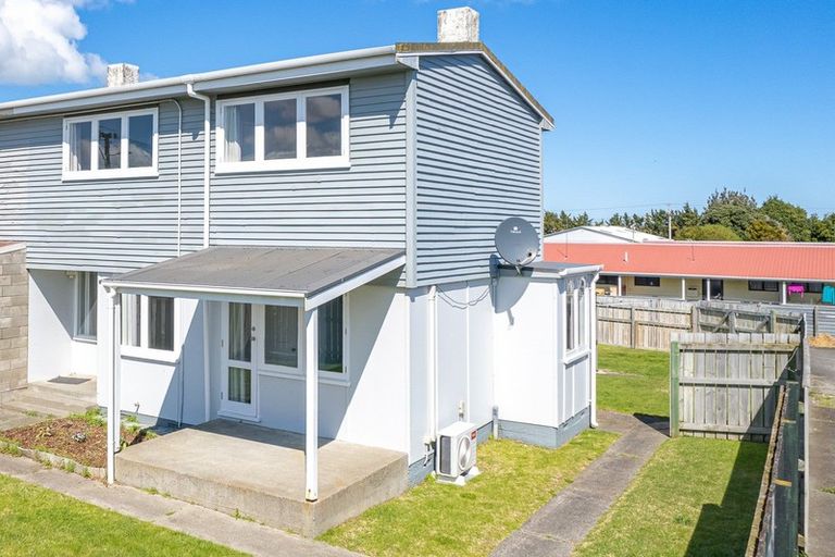 Photo of property in 10 Matipo Street, Castlecliff, Whanganui, 4501