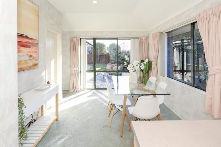 Photo of property in 11 Villa Grove, Ilam, Christchurch, 8041