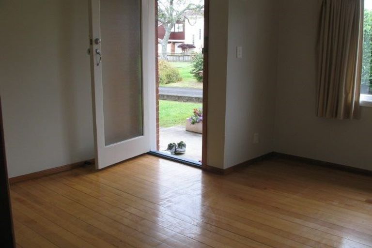 Photo of property in 28-30 Lake Pupuke Drive, Takapuna, Auckland, 0622