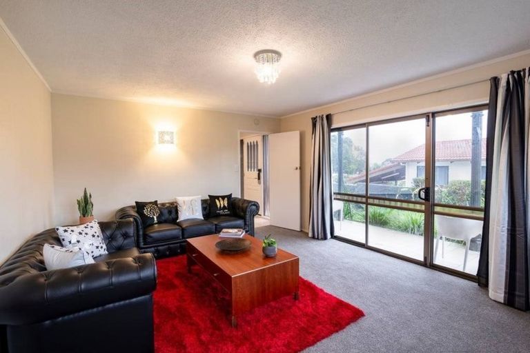 Photo of property in 33 James Evans Drive, Northcote, Auckland, 0627