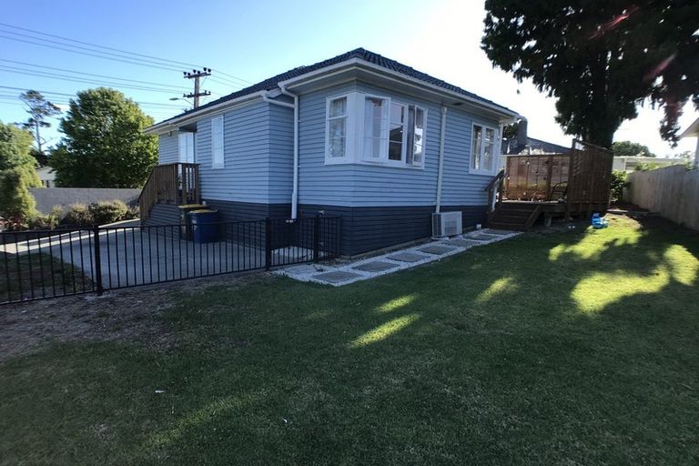 Photo of property in 379a West Coast Road, Glen Eden, Auckland, 0602