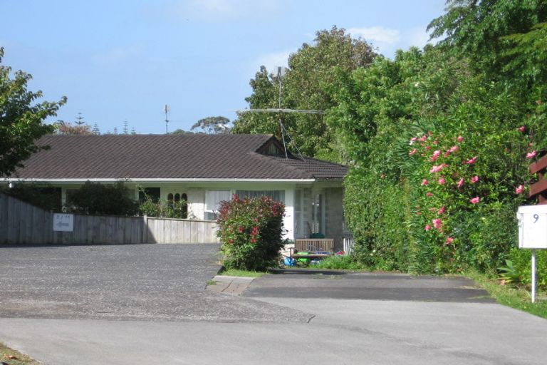 Photo of property in 2/9 The Rosebowl, Sunnyhills, Auckland, 2010
