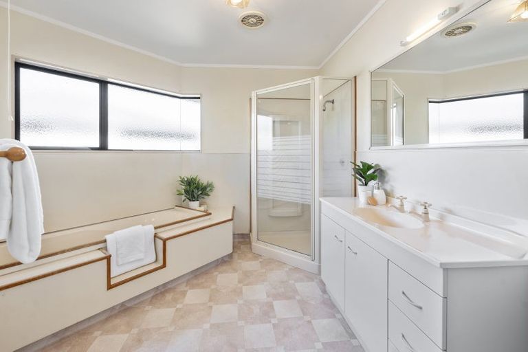 Photo of property in 11 Lynwood Place, Owhata, Rotorua, 3010