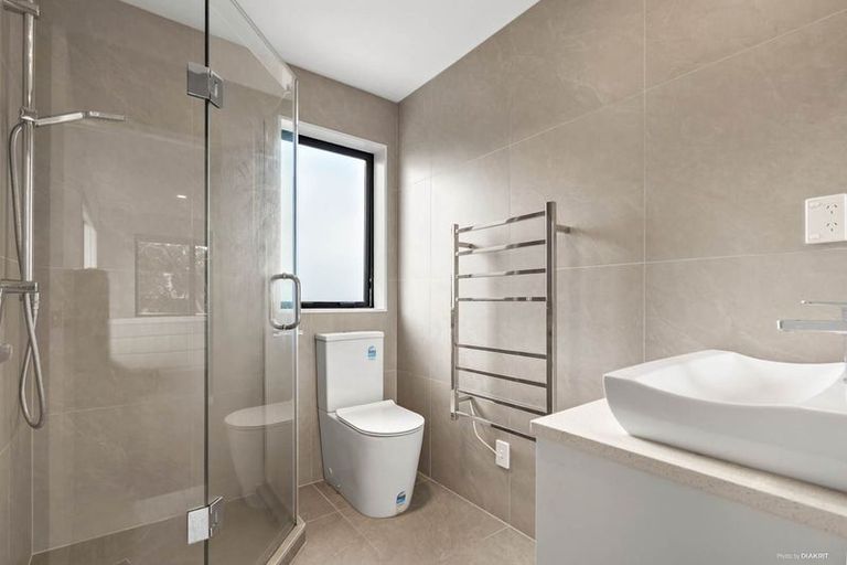 Photo of property in 22b Thornlow Street, Glendene, Auckland, 0602