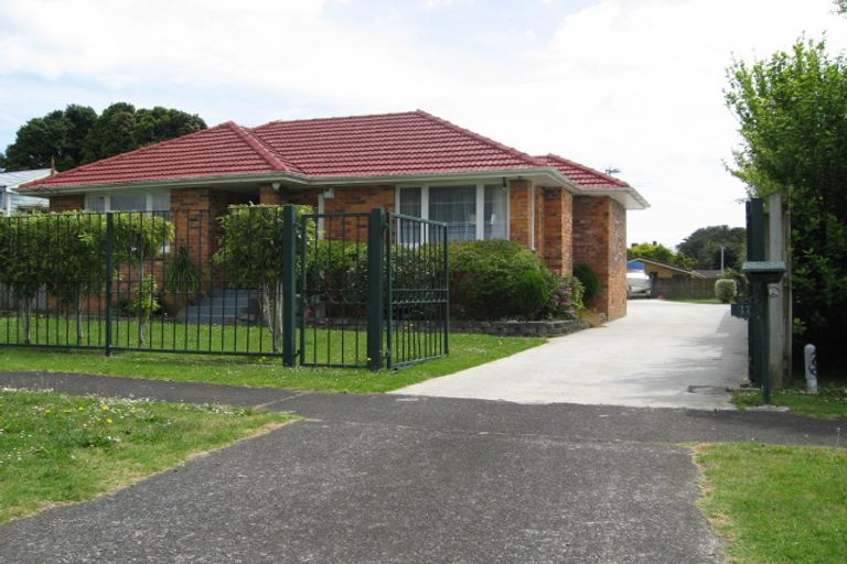 Photo of property in 17 Crawford Avenue, Mangere Bridge, Auckland, 2022