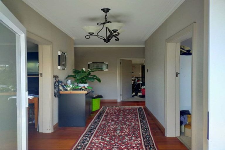 Photo of property in 79 Mangorei Road, Strandon, New Plymouth, 4312