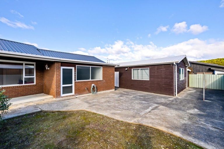 Photo of property in 28 Ranui Street, Waikawa, Picton, 7220