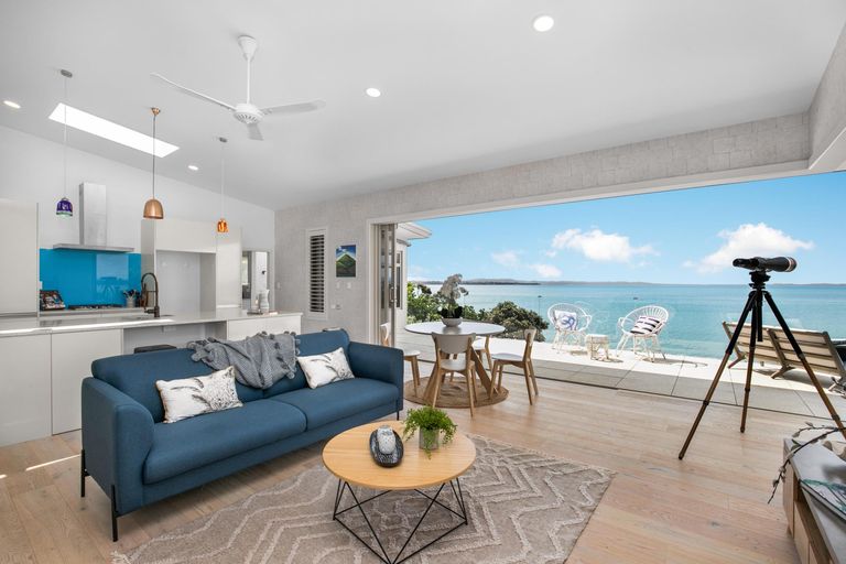 Photo of property in 16 Crispe Road, Clarks Beach, 2122