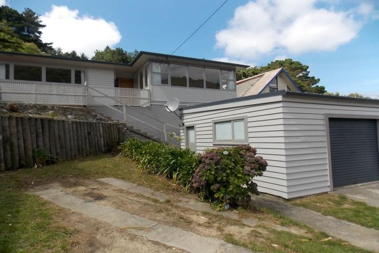 Photo of property in 142 Parkvale Road, Karori, Wellington, 6012