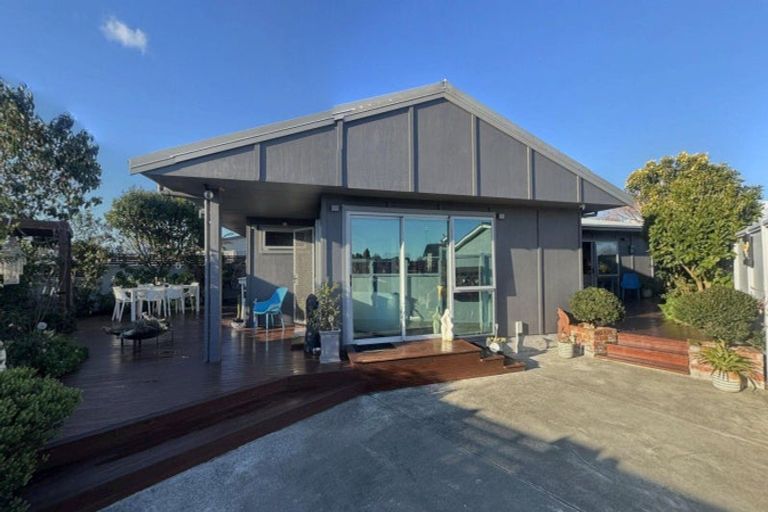 Photo of property in 107 Ryder Crescent, Levin, 5510
