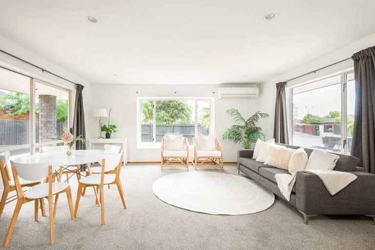 Photo of property in 8 Fieldmoor Place, Parklands, Christchurch, 8083