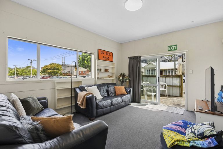 Photo of property in 111 Harbour Terrace, North Dunedin, Dunedin, 9016