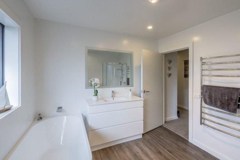 Photo of property in 53 Waipunahau Road, Waikanae, 5036